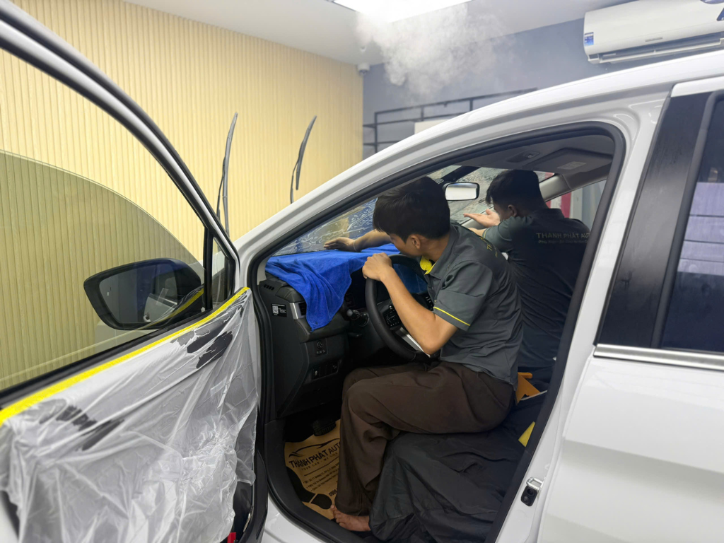 Dán Phim Cách Nhiệt Mitsubishi Xpander 2026 – Thi Công Nhanh