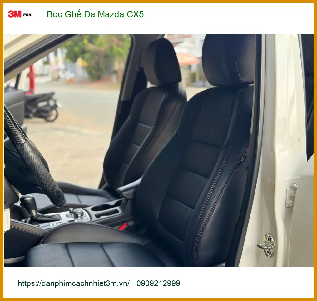 Chú Lâm bọc ghế da Mazda CX5 tại Quận 12 để nội thất sang trọng hơn
