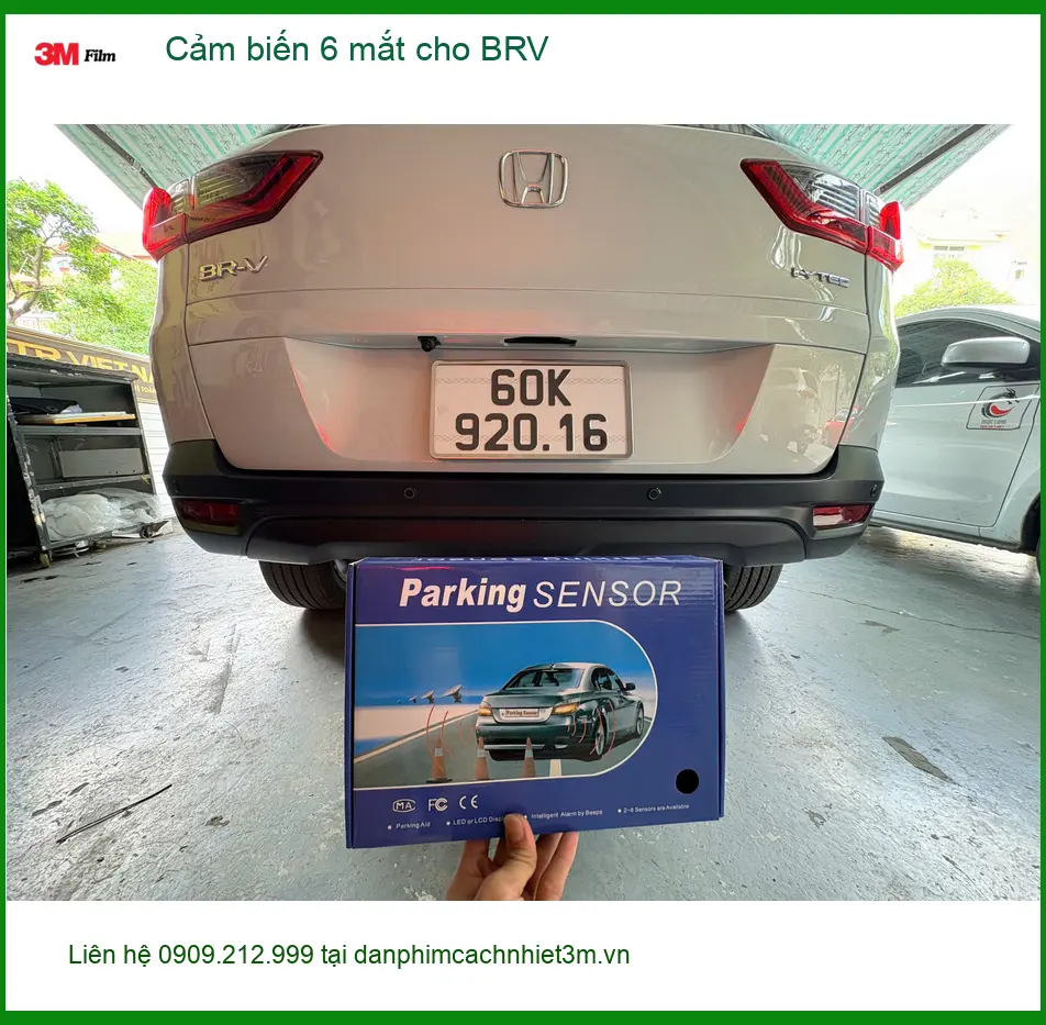 Chú Phong lắp cảm biến 6 mắt cho Honda BRV tại Quận 12 giúp lùi xe an toàn hơn ảnh thực tế 2