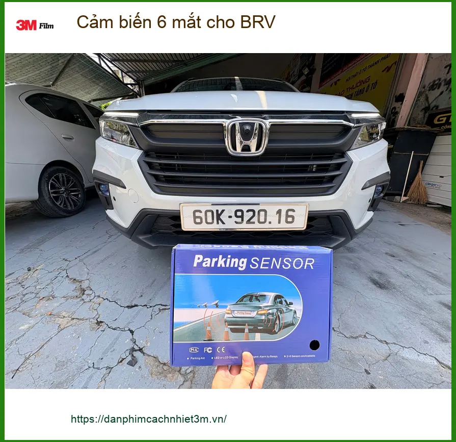 Chú Phong lắp cảm biến 6 mắt cho Honda BRV tại Quận 12 giúp lùi xe an toàn hơn ảnh thực tế 4