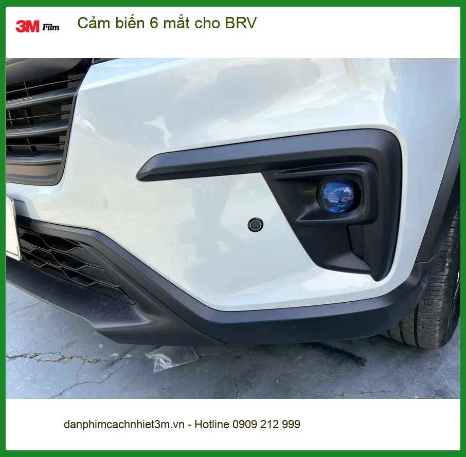 Anh Lâm lắp cảm biến 6 mắt cho BRV tại Quận 2 để tránh va chạm khi lùi xe ảnh thực tế 4