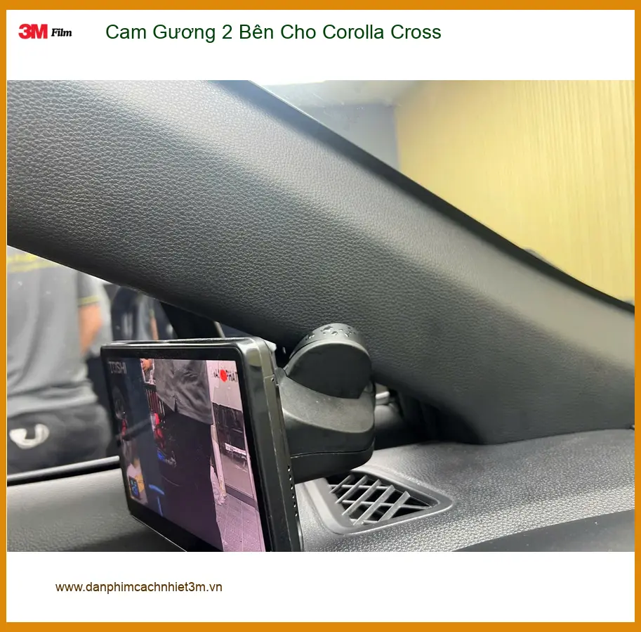 Anh Đạt lắp cam gương 2 bên Corolla Cross Quận 2 để lùi xe an toàn