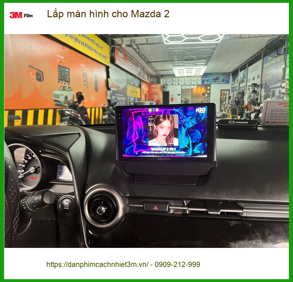 Anh Bách lắp màn hình cho Mazda 2 tại Quận 12 để định vị GPS và giải trí