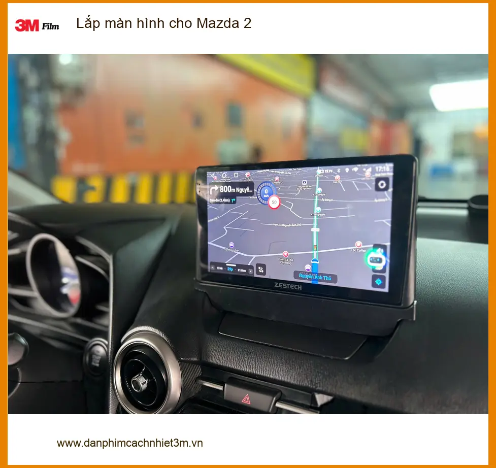Anh Hào lắp màn hình cho Mazda 2 tại Quận 9 để xem YouTube và bản đồ tiện lợi hơn