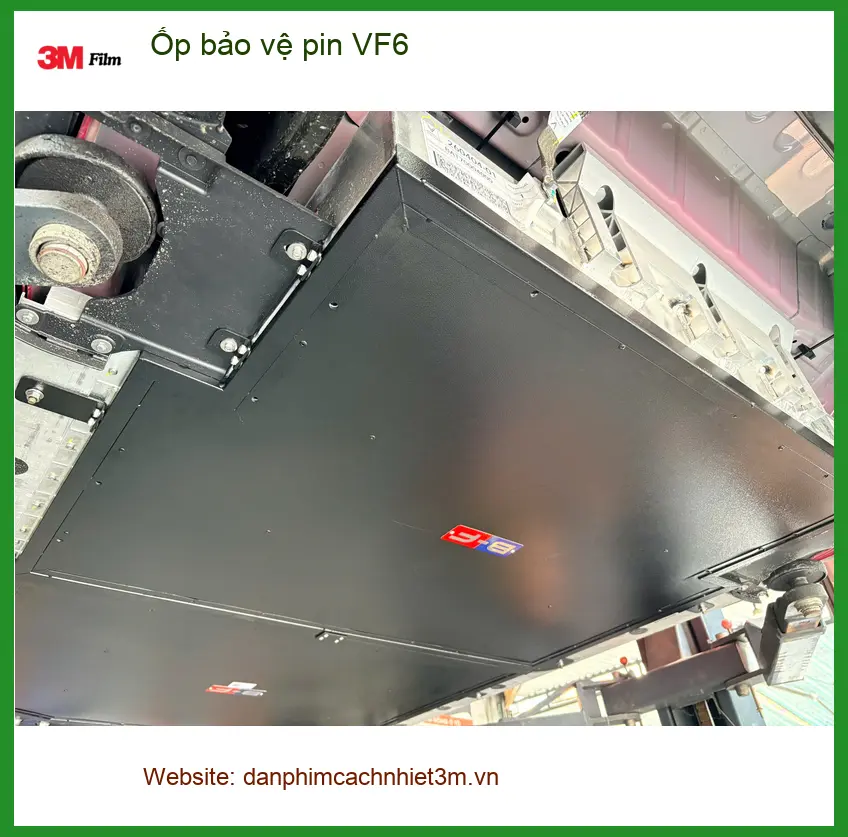 Anh Khang lắp ốp bảo vệ pin VinFast VF6 ở Quận 12 ngăn trầy xước gầm