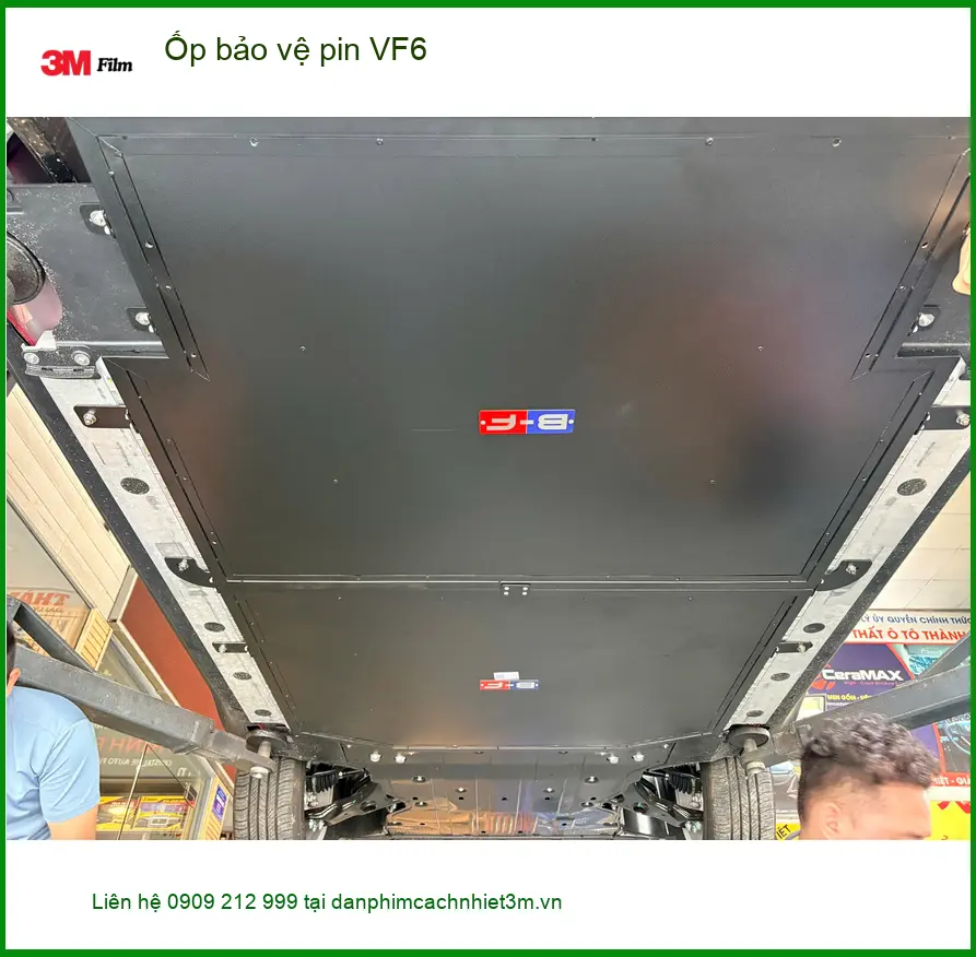 Anh Khang lắp ốp bảo vệ pin VinFast VF6 ở Quận 12 ngăn trầy xước gầm ảnh thực tế 4