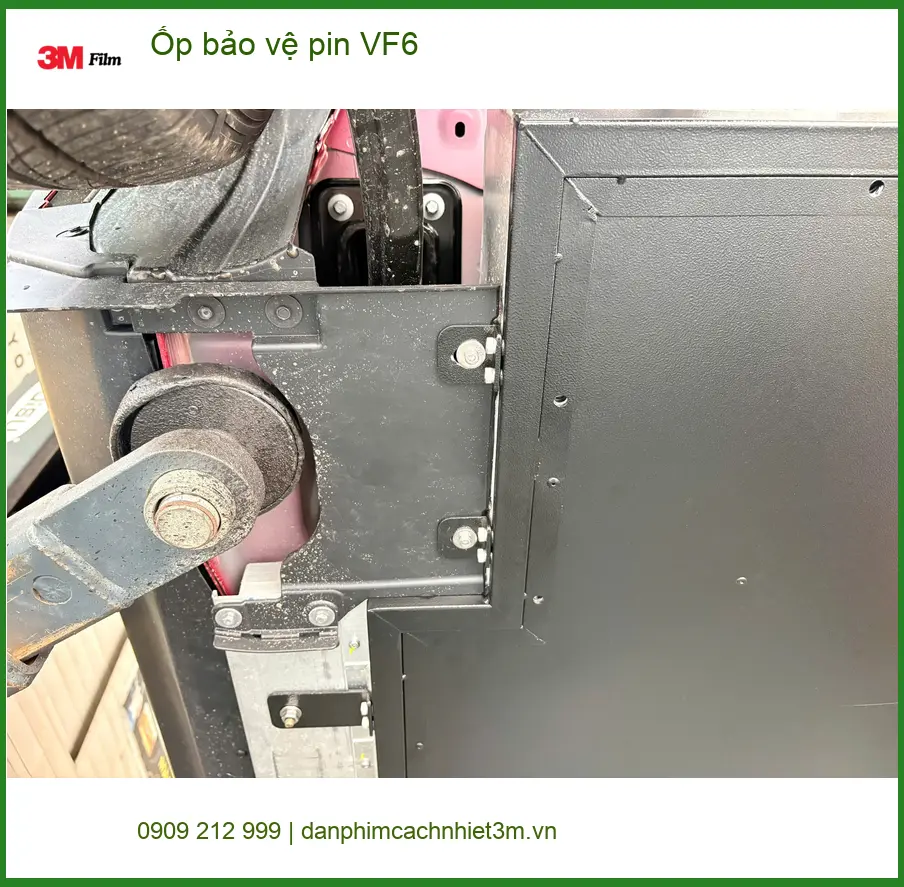 Anh Khang lắp ốp bảo vệ pin VinFast VF6 ở Quận 12 ngăn trầy xước gầm ảnh thực tế 5
