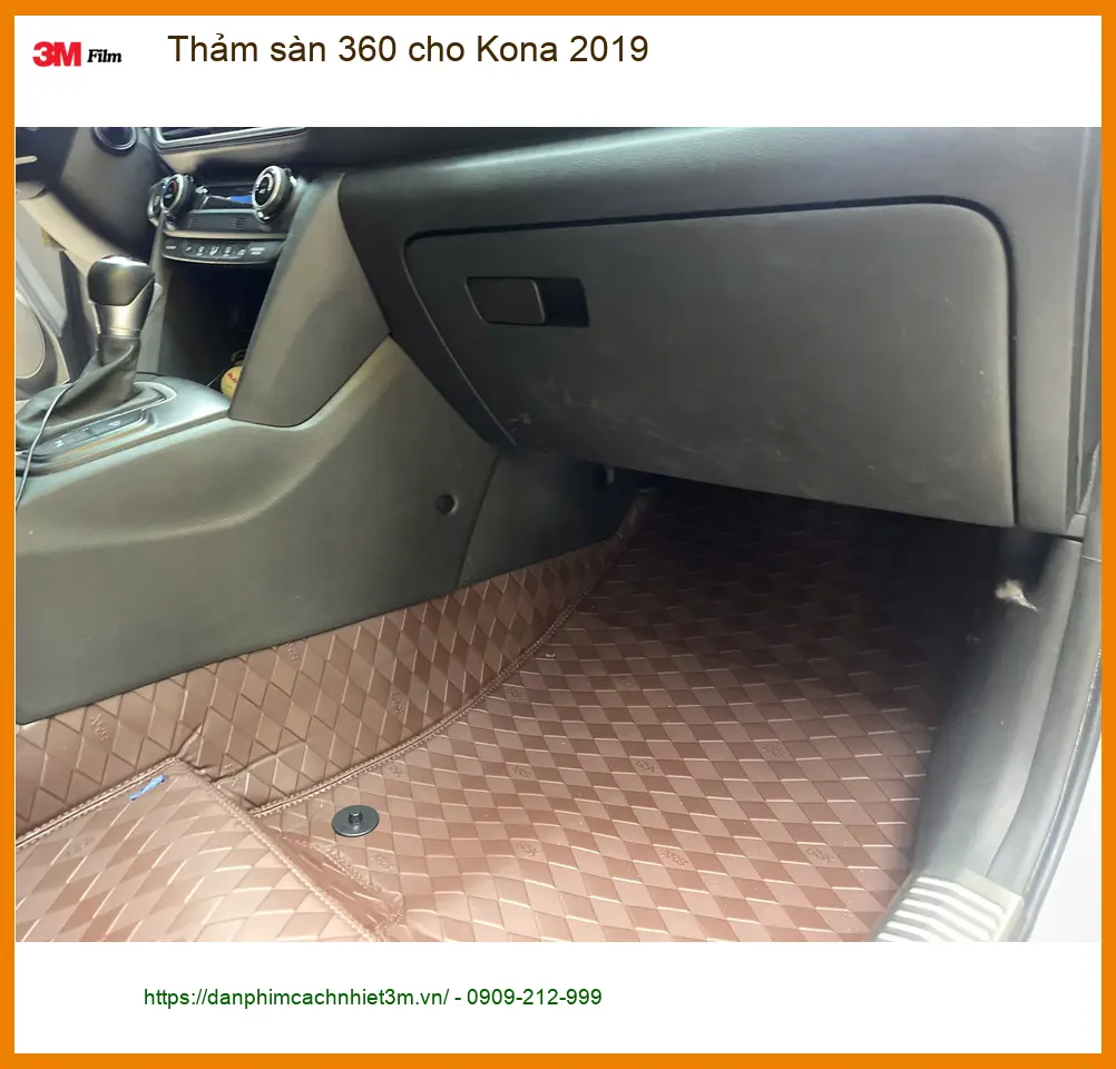 Chị Thanh lắp thảm sàn 360 cho Kona 2019 tại Quận 12 để bảo vệ sàn xe ảnh thực tế 2
