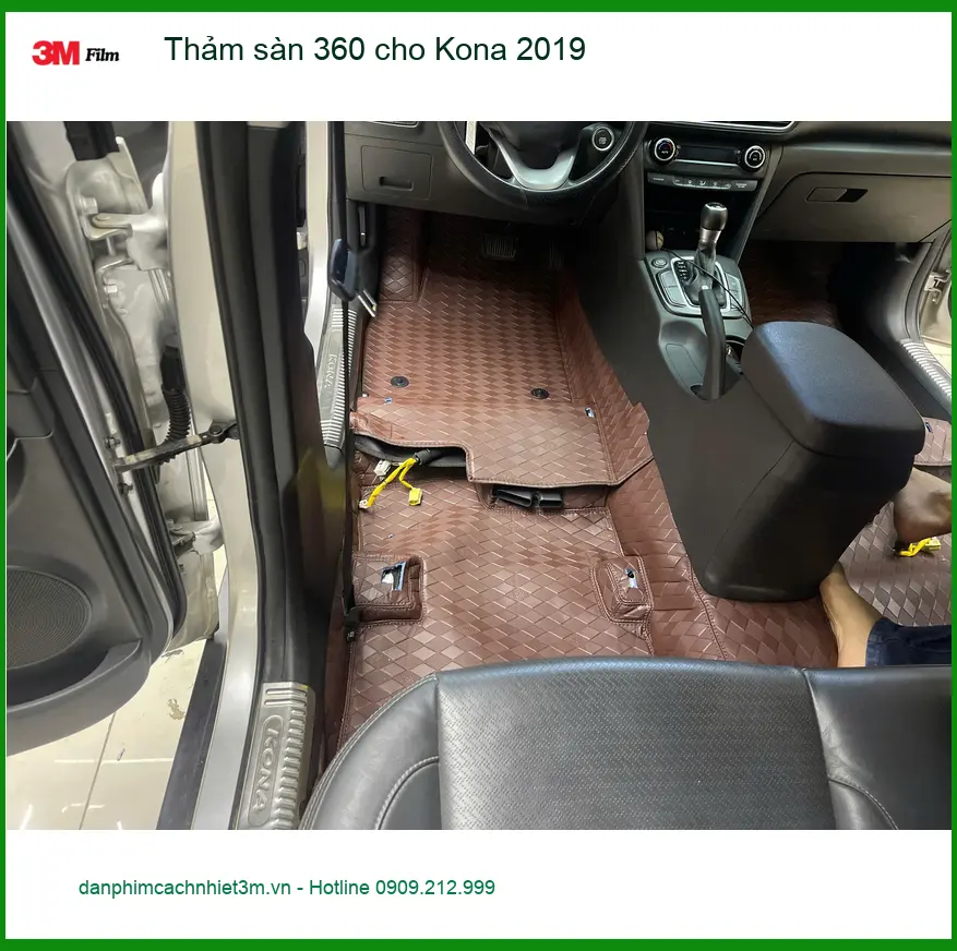 Chị Thanh lắp thảm sàn 360 cho Kona 2019 tại Quận 12 để bảo vệ sàn xe ảnh thực tế 3