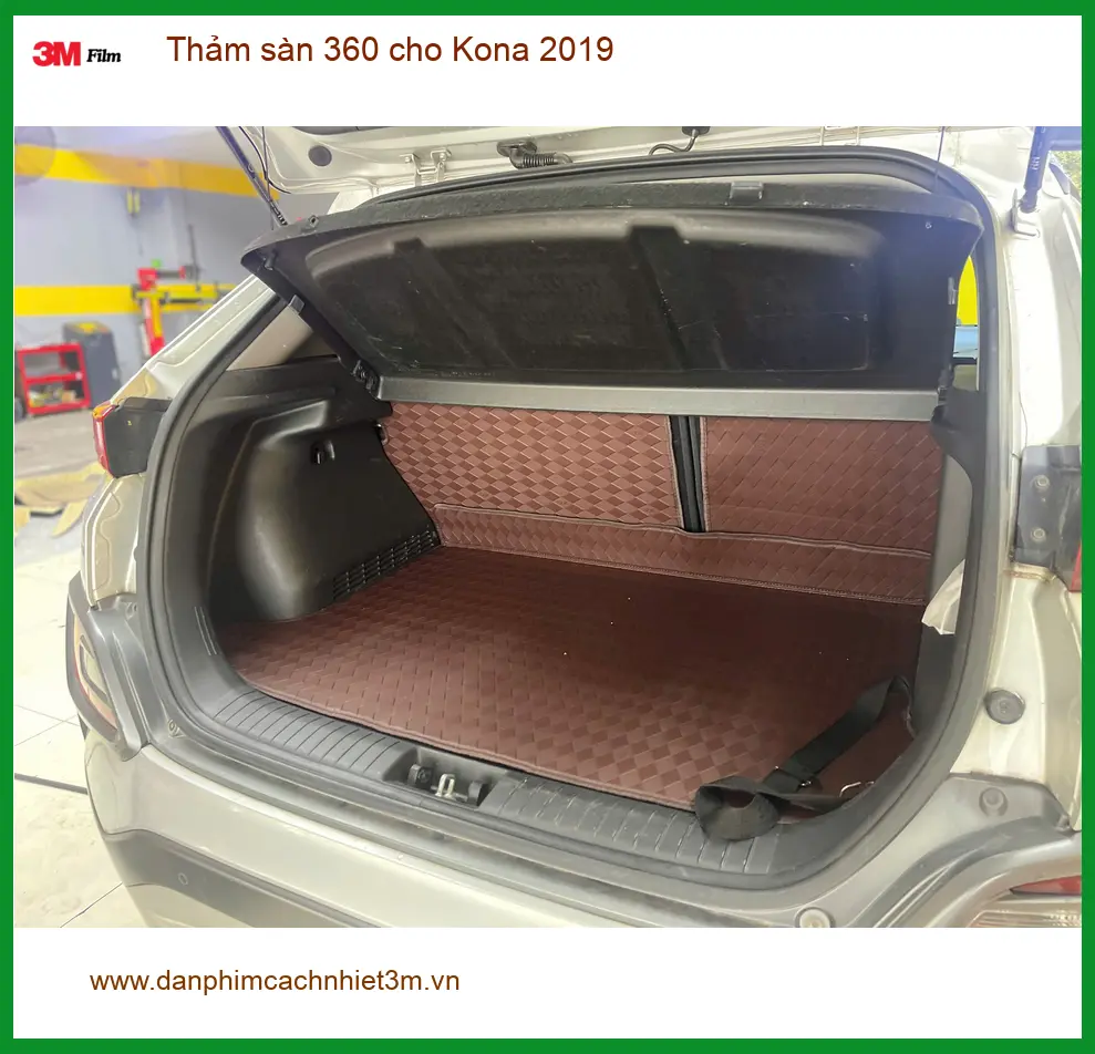Chị Thanh lắp thảm sàn 360 cho Kona 2019 tại Quận 12 để bảo vệ sàn xe ảnh thực tế 4
