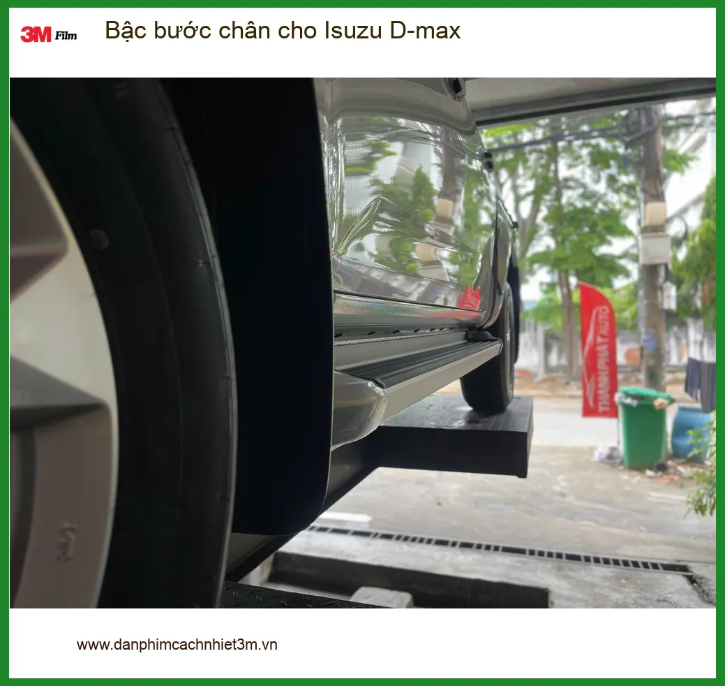 Anh Minh lắp bậc bước chân cho Isuzu D-max tại Bình Chánh để tiện lên xuống ảnh thực tế 2