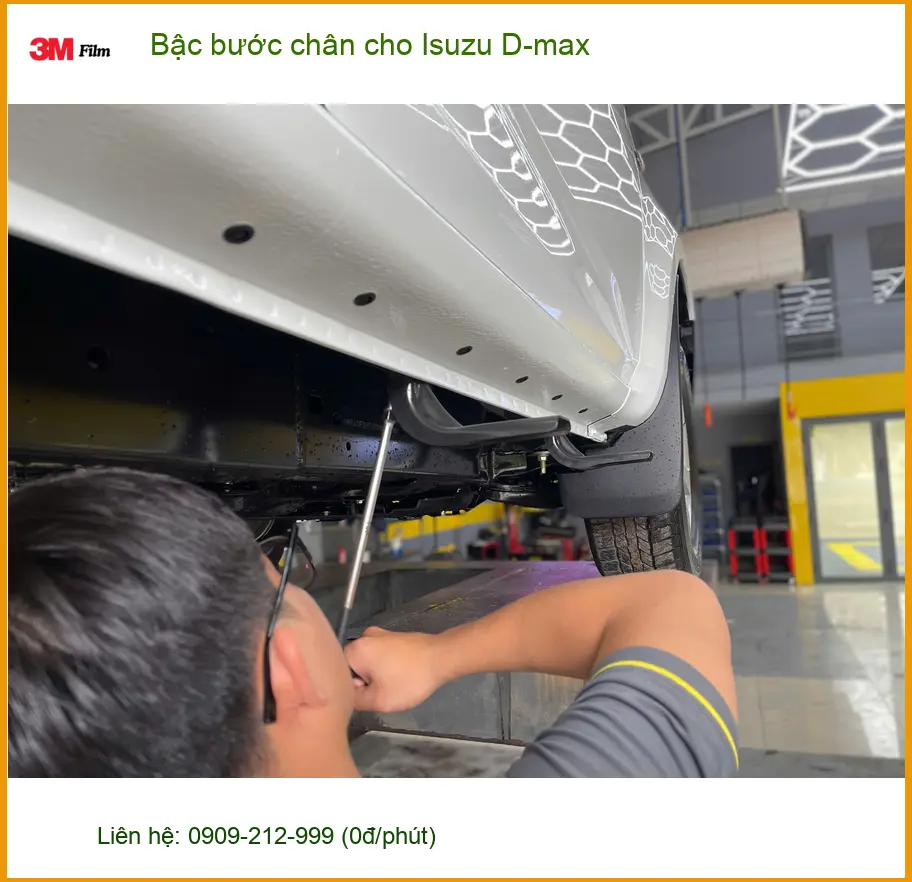 Anh Minh lắp bậc bước chân cho Isuzu D-max tại Bình Chánh để tiện lên xuống ảnh thực tế 3