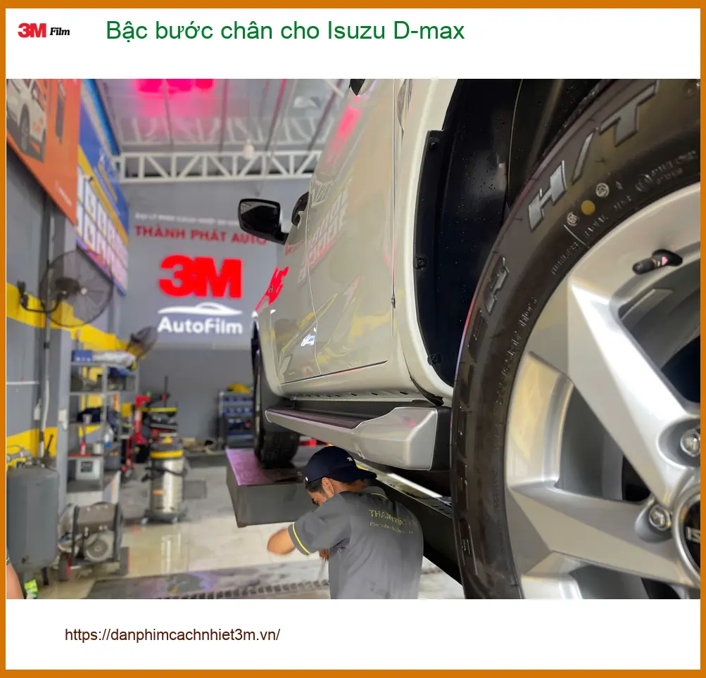 Anh Khang lắp bậc bước chân cho Isuzu D-max tại Quận 6 để tiện lợi cho gia đình ảnh thực tế 4