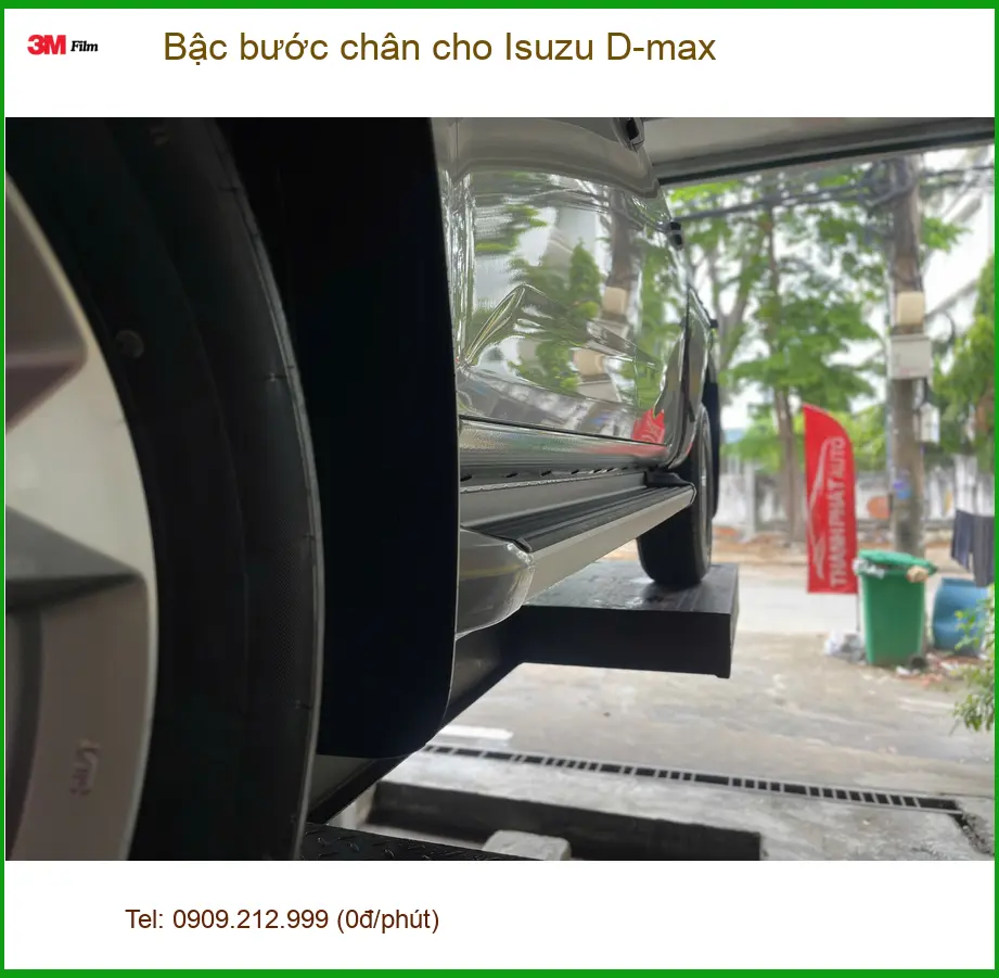 Anh Quang lắp bậc bước chân cho Isuzu D-max tại Quận 8 để lên xuống xe an toàn