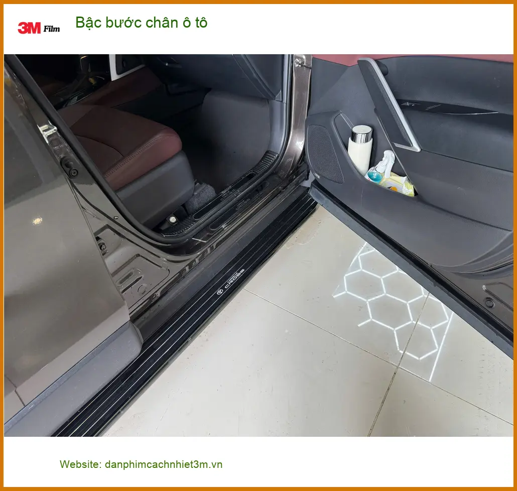 Anh Thanh lắp bậc bước chân ô tô Hyundai Santa Fe tại Quận Phú Nhuận