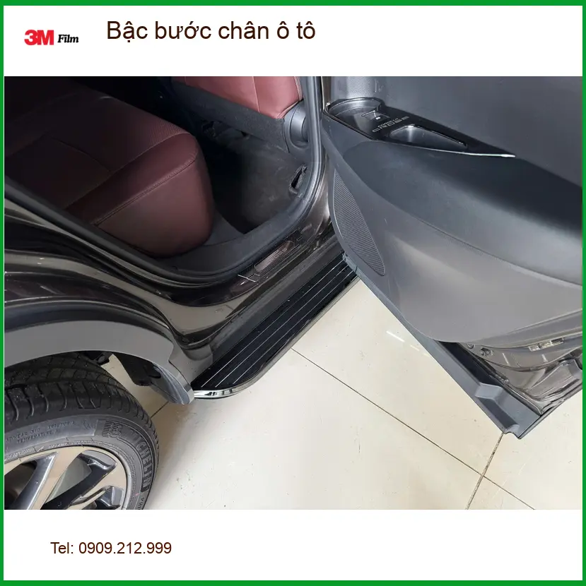 Chị Thùy Trang lắp bậc bước chân ô tô cho Hyundai Santa Fe ở Quận 3 an toàn ảnh thực tế 3