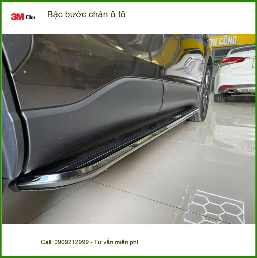 Chị Thùy Trang lắp bậc bước chân ô tô cho Hyundai Santa Fe ở Quận 3 an toàn ảnh thực tế 5
