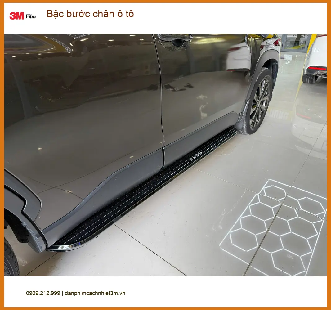 Anh Bách lắp bậc bước chân ô tô cho Toyota Corolla Cross ở Nhà Bè ảnh thực tế 4
