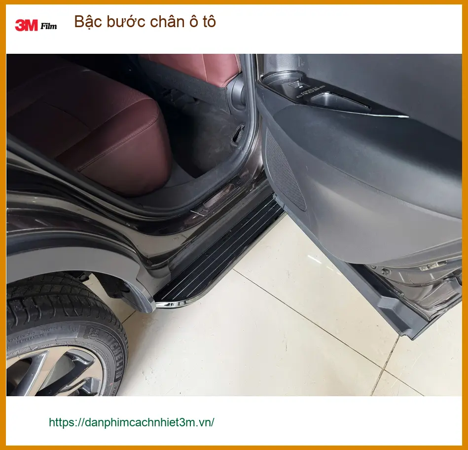 Anh Bách lắp bậc bước chân ô tô cho Toyota Corolla Cross ở Nhà Bè ảnh thực tế 5