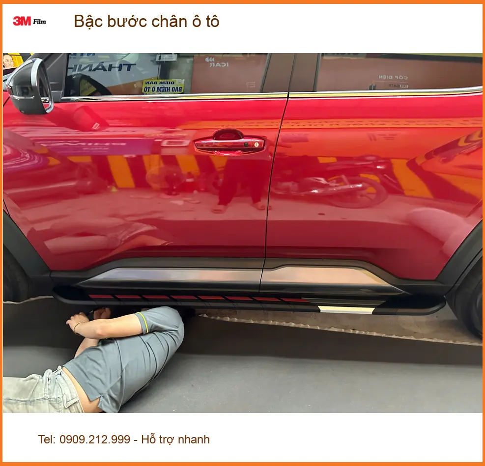 Chú Phước lắp bậc bước chân ô tô Honda CR-V tại Cần Giờ tiện lợi hơn