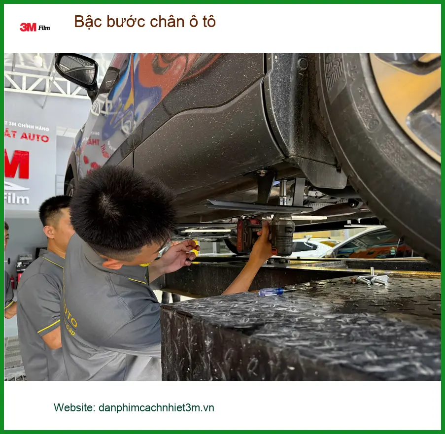 Chị Thảo lắp bậc bước chân ô tô cho Hyundai Creta tại Cần Giờ để tiện lên xuống xe