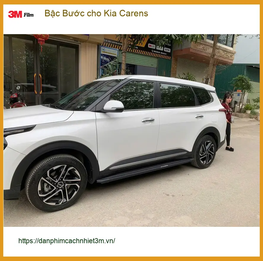 Anh Quang lắp Bậc Bước cho Kia Carens ở Quận 7 để cả nhà tiện di chuyển
