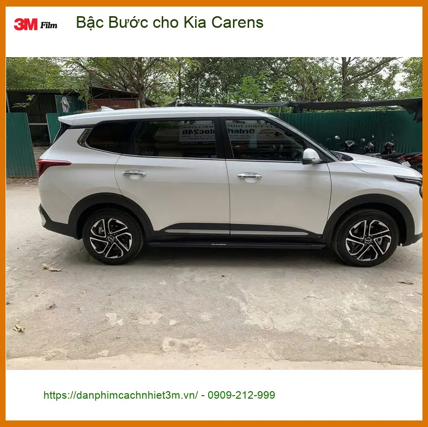 Anh Quang lắp Bậc Bước cho Kia Carens ở Quận 7 để cả nhà tiện di chuyển ảnh thực tế 2