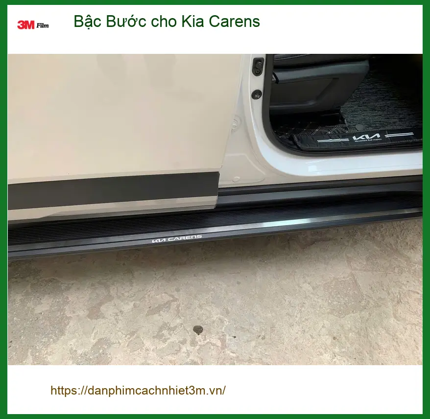 Anh Khải lắp Bậc Bước cho Kia Carens tại Quận Tân Phú để gia đình dễ dàng lên xuống xe