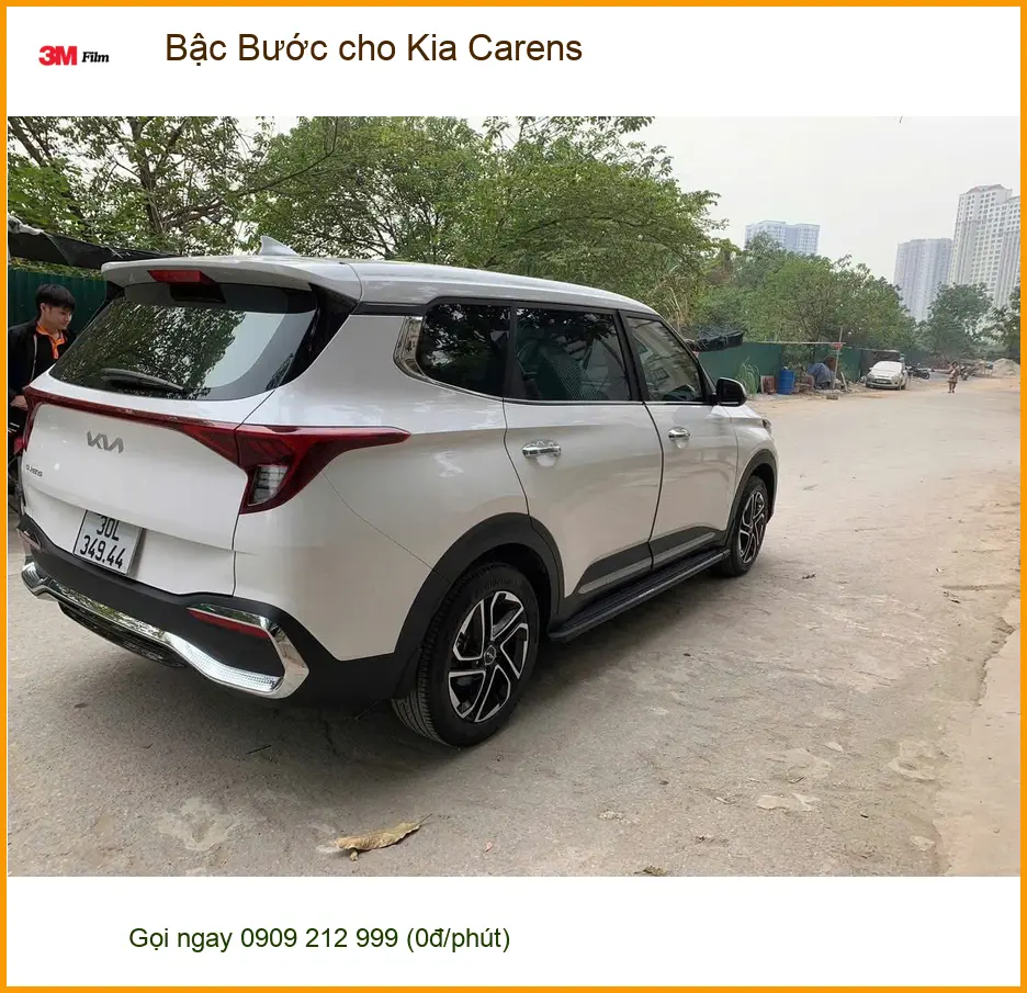 Anh Khải lắp Bậc Bước cho Kia Carens tại Quận Tân Phú để gia đình dễ dàng lên xuống xe ảnh thực tế 2