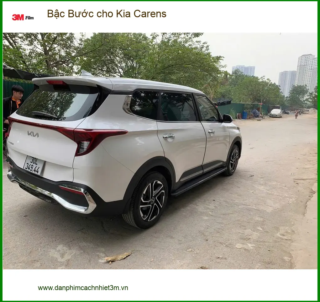 Anh Tuấn Anh lắp bậc bước cho Kia Carens tại Quận 9 tiện cho gia đình ảnh thực tế 3