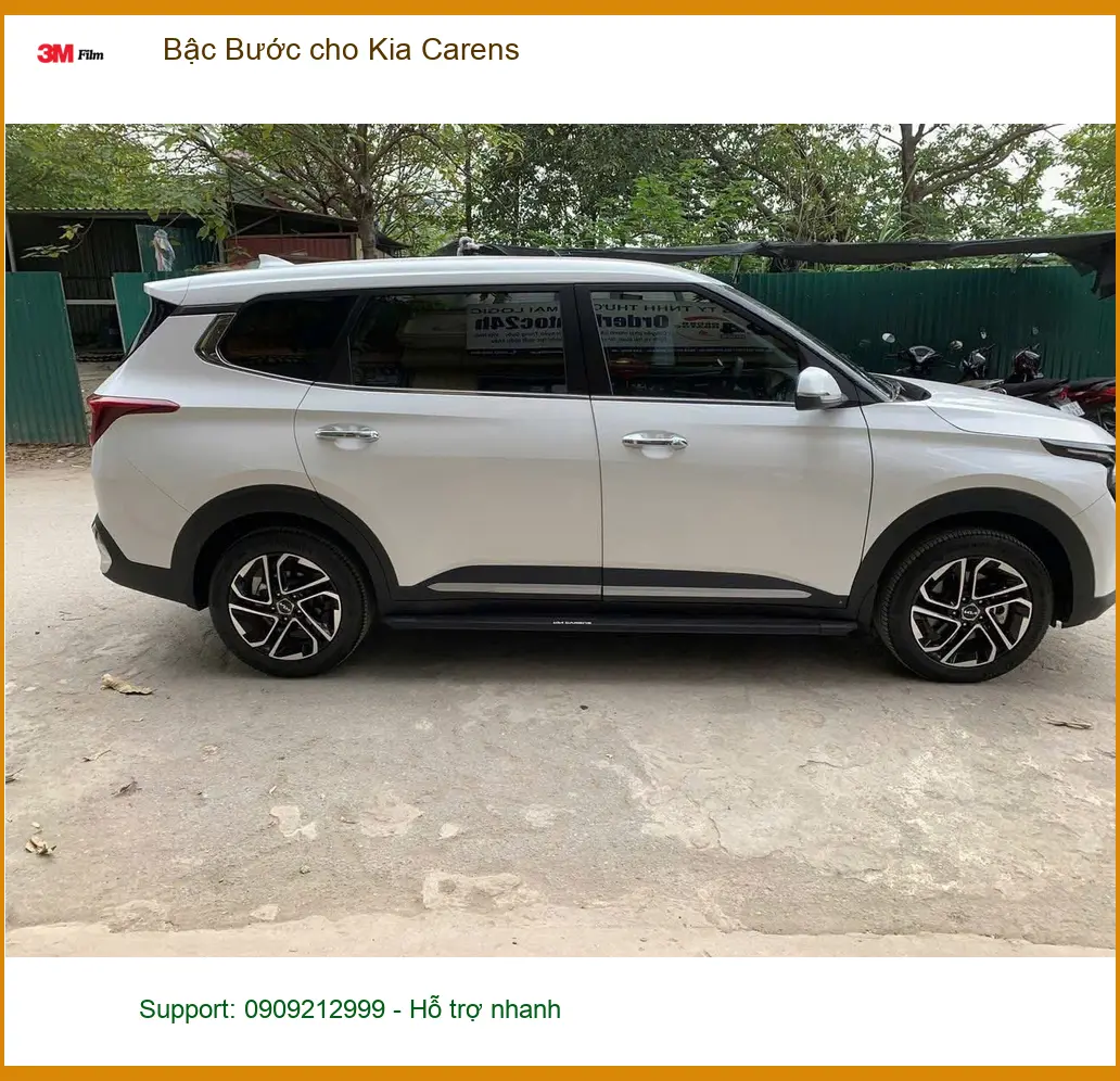 Anh Quang lắp Bậc Bước cho Kia Carens để cả nhà lên xuống tiện hơn tại Quận Bình Tân