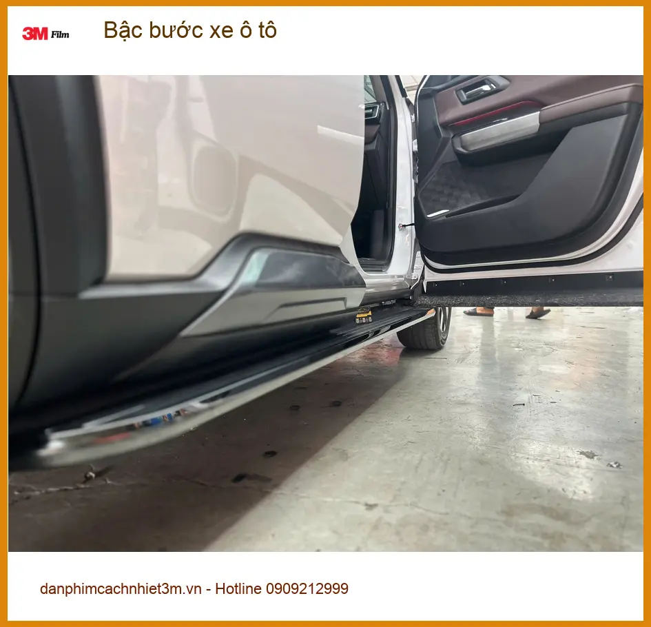 Chú Minh lắp bậc bước xe ô tô cho Hyundai Santa Fe tại Quận 12