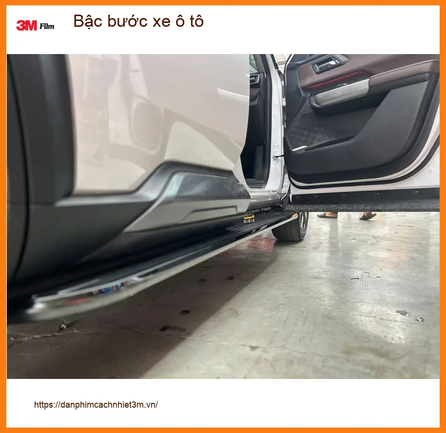 Anh Quốc lắp bậc bước xe ô tô Hyundai Santa Fe tại Củ Chi để thuận tiện lên xuống ảnh thực tế 2