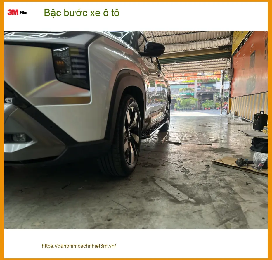 Chị Thảo lắp bậc bước xe ô tô cho Hyundai Santa Fe ở Quận 9 uy tín, giá tốt