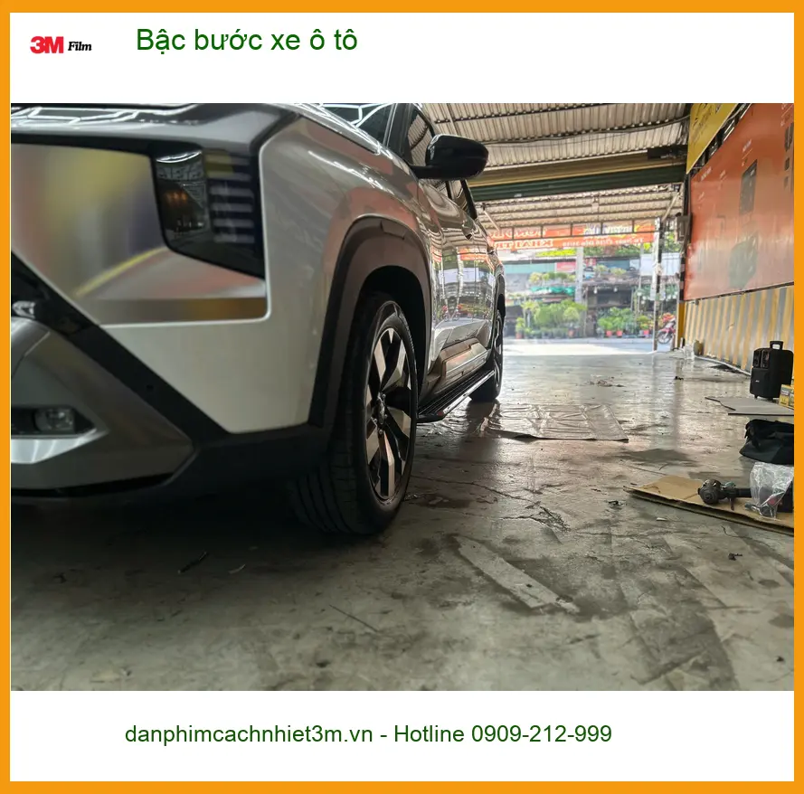 Anh Quân lắp bậc bước xe ô tô Kia Sorento tại Quận 3 an toàn, chắc chắn