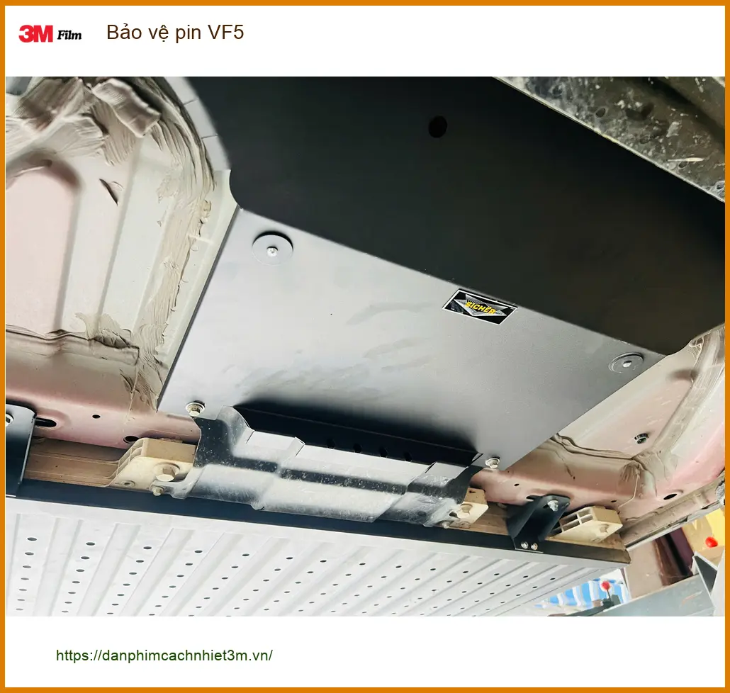 Anh Bách bảo vệ pin VF5 tại Quận 2 giúp xe luôn hoạt động ổn định và bền bỉ ảnh thực tế 4