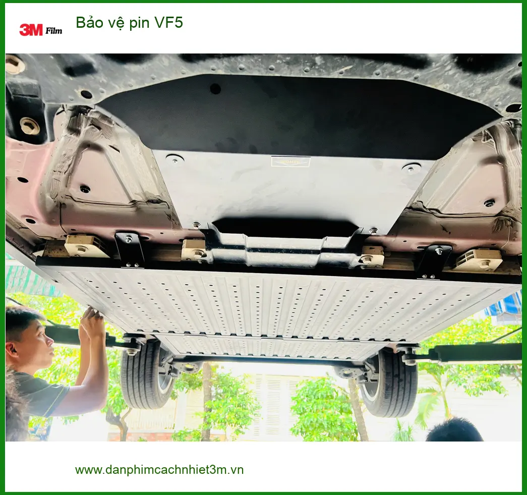 Anh Tuấn bảo vệ pin VinFast VF5 tại Hóc Môn để đảm bảo tuổi thọ lâu dài ảnh thực tế 5