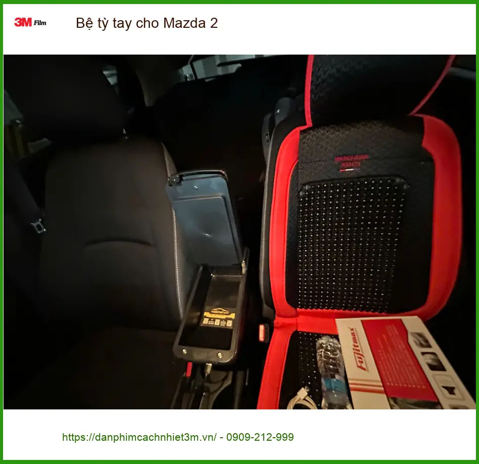 Chị Thảo lắp bệ tỳ tay cho Mazda 2 tại Quận 5 để thêm tiện ích ảnh thực tế 2