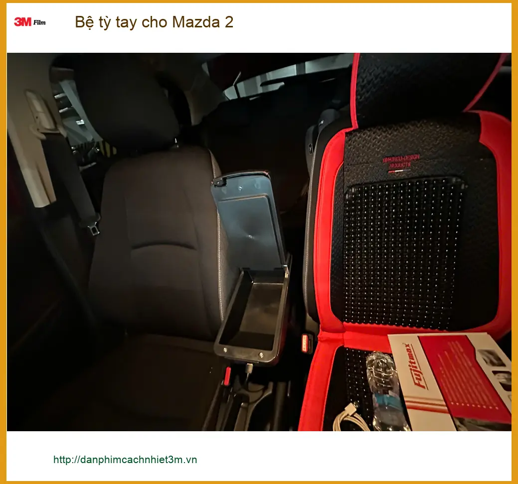Chị Thảo lắp bệ tỳ tay cho Mazda 2 tại Quận 5 để thêm tiện ích ảnh thực tế 3