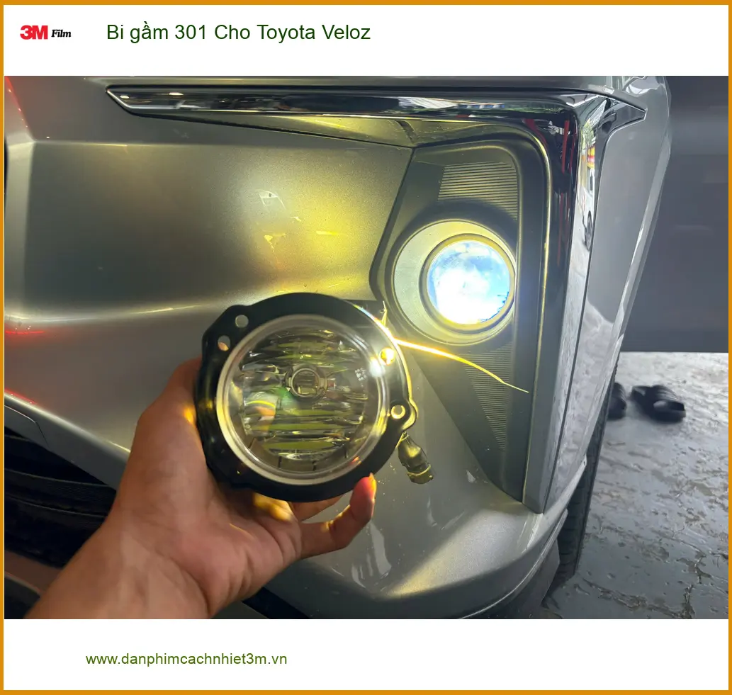 Anh Tùng lắp bi gầm 301 Toyota Veloz Thủ Đức cải thiện tầm nhìn đêm