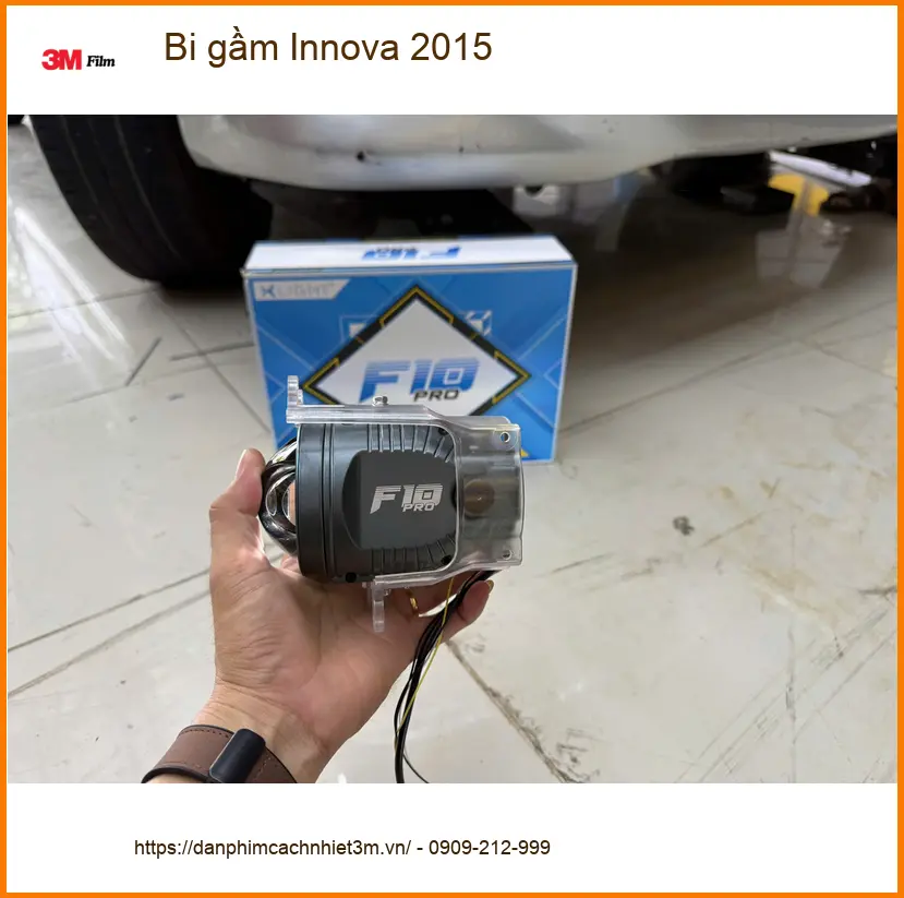 Anh Tấn độ bi gầm cho Innova 2015 tại Quận 3 vì đèn zin yếu khi đi đêm