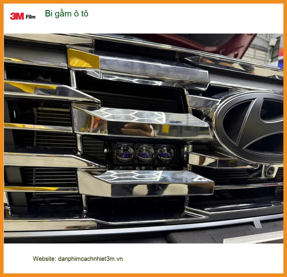 Anh Tấn độ bi gầm ô tô cho Hyundai Accent tại Hóc Môn vì đèn zin quá yếu khi đi đêm ảnh thực tế 3