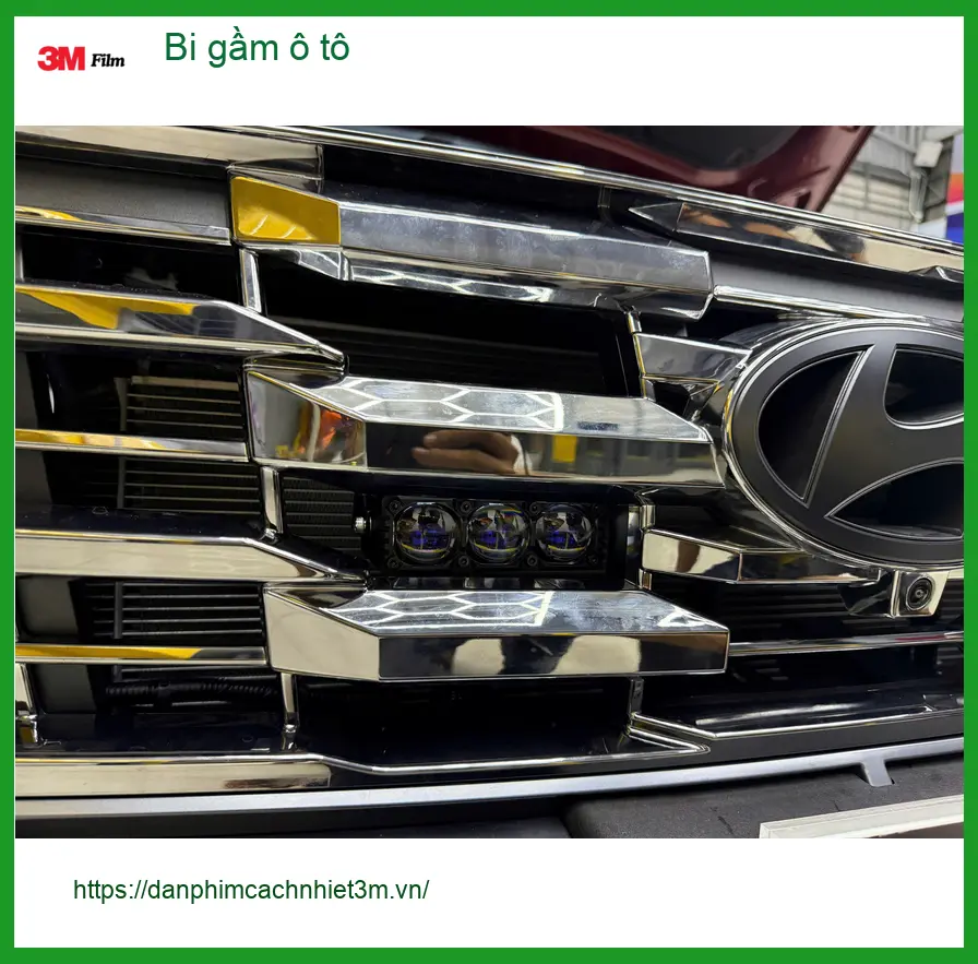 Anh Nam độ bi gầm ô tô cho Toyota Camry ở Quận 2 vì đèn zin kém sáng