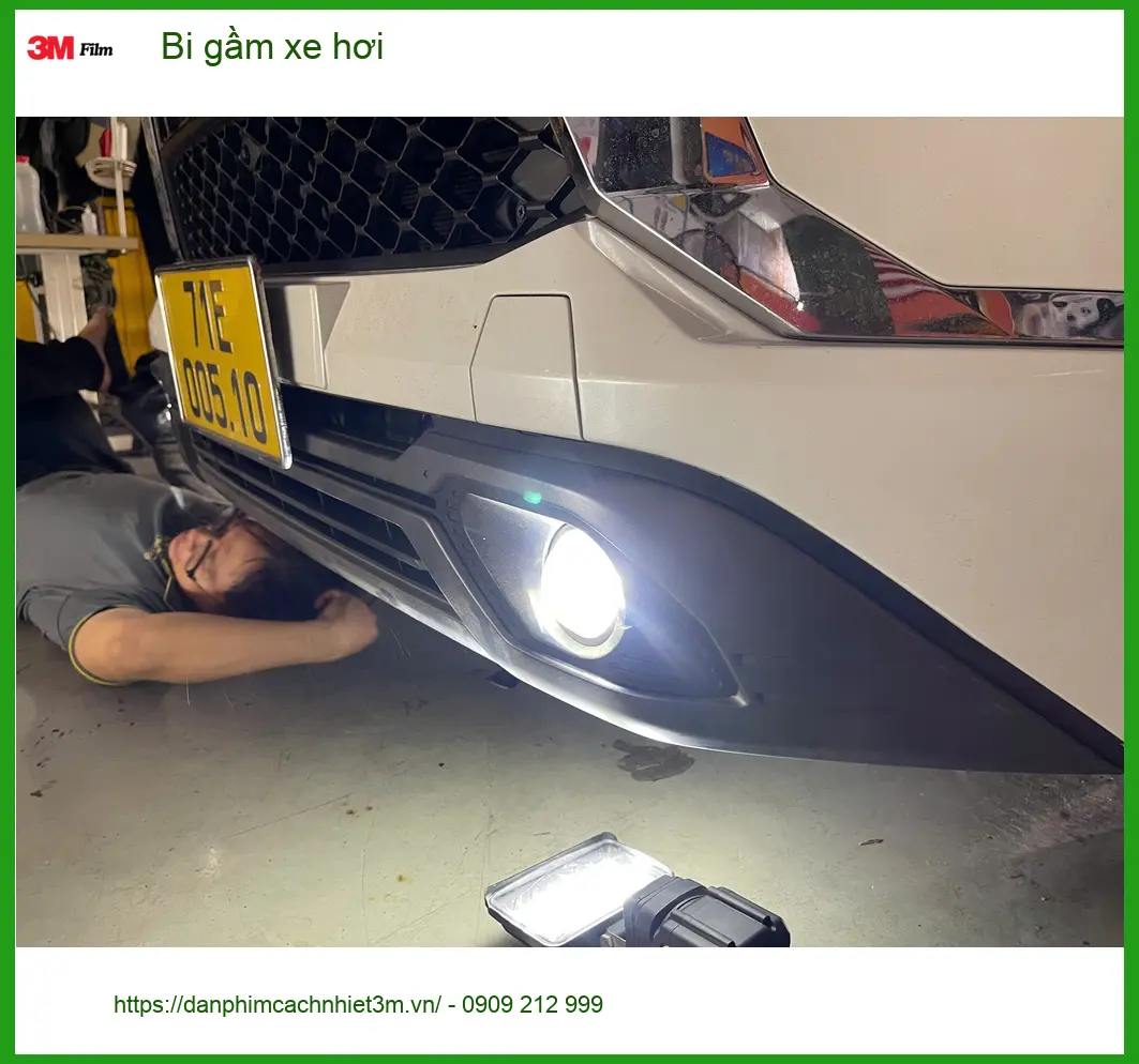 Anh Cường độ bi gầm xe hơi Hyundai Accent vì đèn zin quá yếu khi đi đêm tại Quận 9