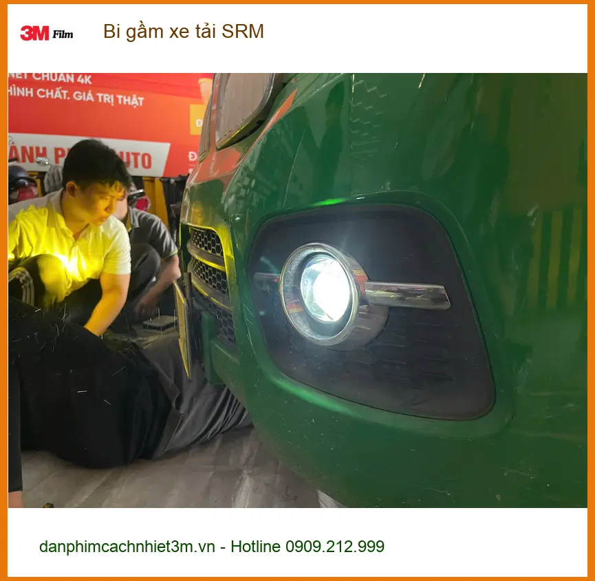 Chú Ba Hưng nâng cấp bi gầm xe tải SRM để tăng cường ánh sáng khi đi đêm tại Quận 10