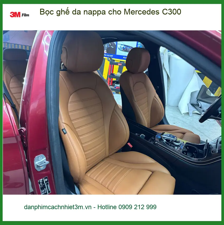 Cô Bích bọc ghế da nappa cho Mercedes C300 ở Gò Vấp cho xe đẳng cấp hơn