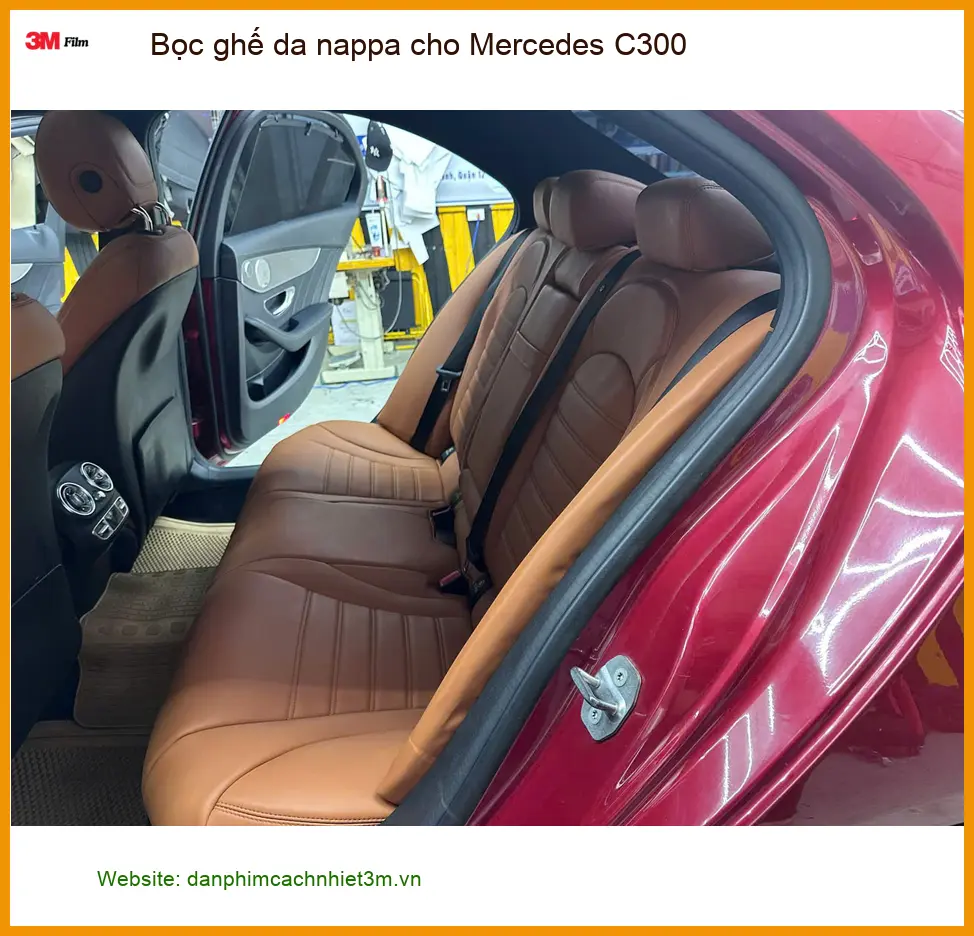 Chị Thảo bọc ghế da nappa cho Mercedes C300 tại Quận 7 để nội thất xe sang trọng hơn ảnh thực tế 2