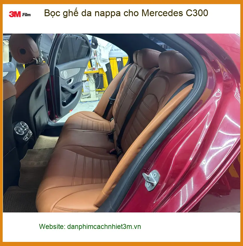 Anh Tùng bọc ghế da Nappa cho Mercedes C300 ở Quận 9 để nội thất sang trọng hơn