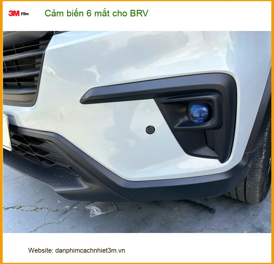Anh Huy lắp cảm biến 6 mắt cho Honda BRV tại Quận 6 để lùi xe an toàn hơn ảnh thực tế 3
