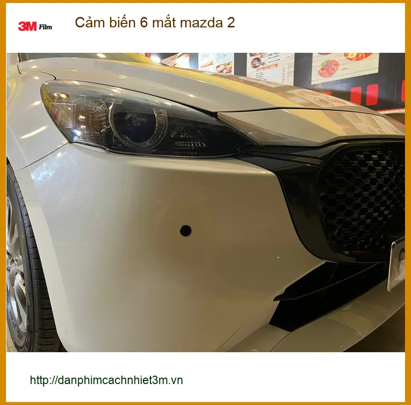 Anh Khôi lắp cảm biến 6 mắt Mazda 2 tại Quận Bình Thạnh để đậu xe an toàn hơn trong hẻm nhỏ ảnh thực tế 2